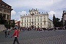 04 - Erzbischofpalast auf dem Hradschin-Platz.jpg
