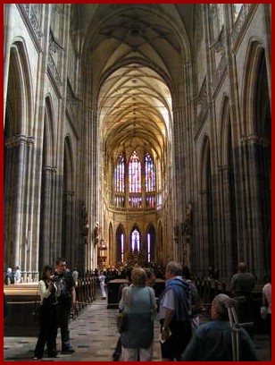 06 - In der St. Veits-Kathedrale.jpg