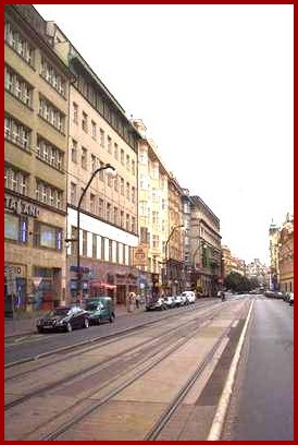 02 - Straenzug in der Altstadt.jpg