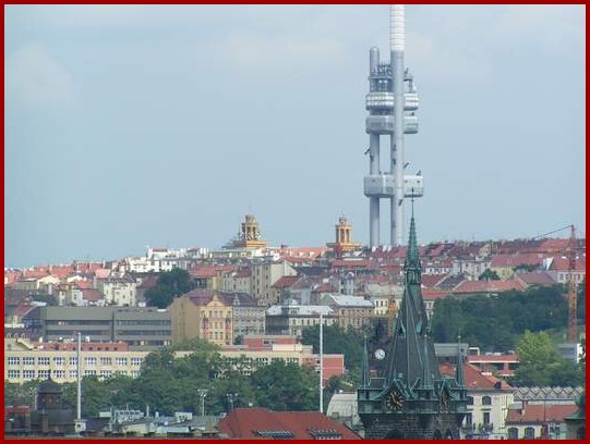 19 - Fernsehturm in Zizkow.jpg