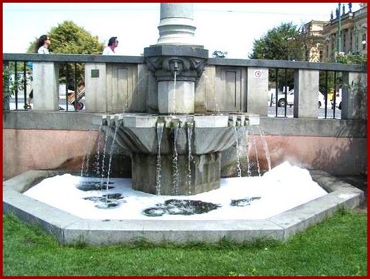 27 - Prager Brunnen.jpg